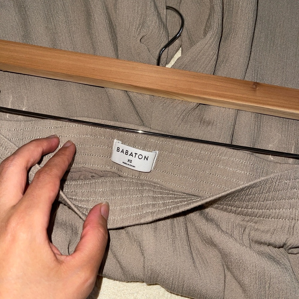 Aritzia Babaton Tribute Wide Leg Pants (Fluent Taupe) - Picture 8 of 11
